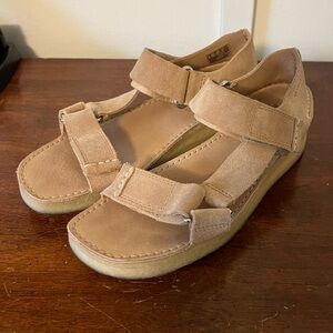 Clarks Originals Wallabee suede strappy sandals in tan size 7.5